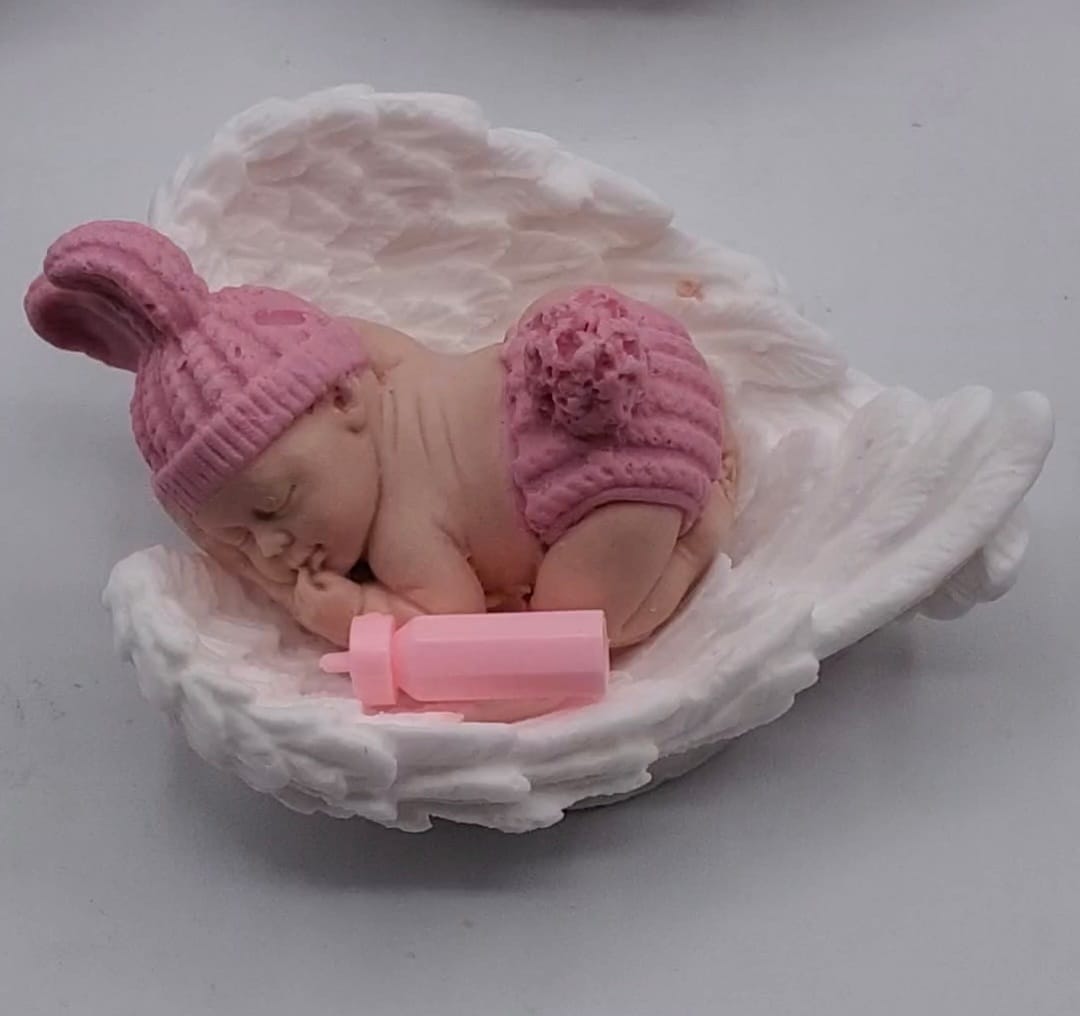 Bebe Durmiente Con Alas